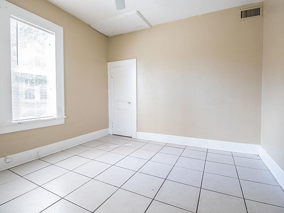 4th image of 957 10th Ave S