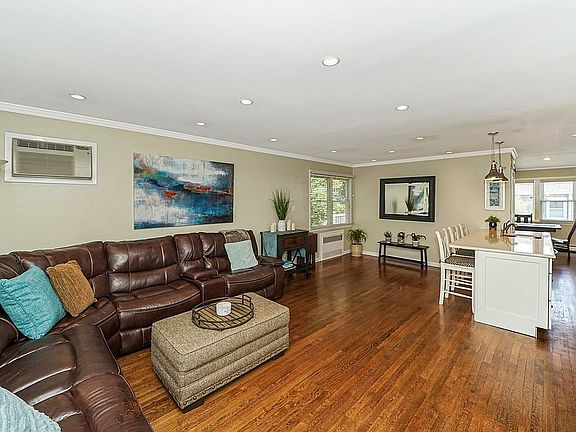 5th image of 134 Woods Ave