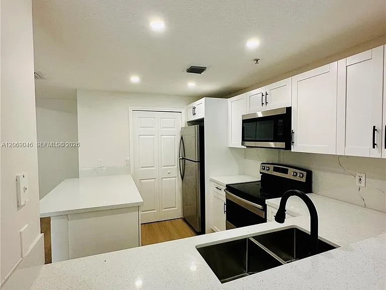 6560 NW 114th Ave #523 — Photo 3