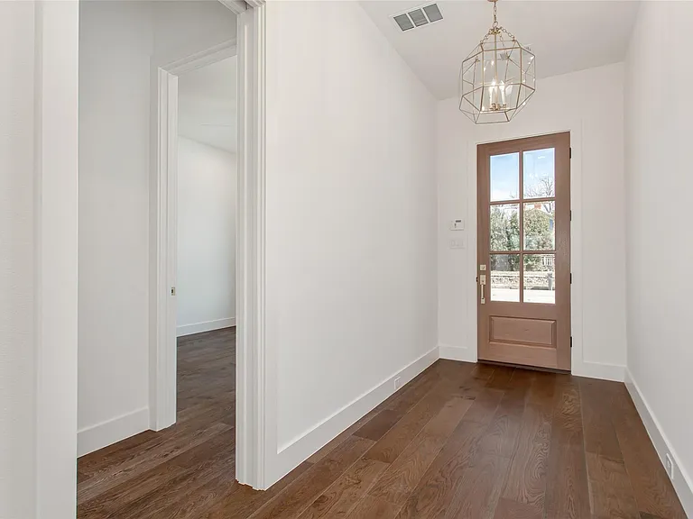1107 Mount Auburn Ave — Photo 2