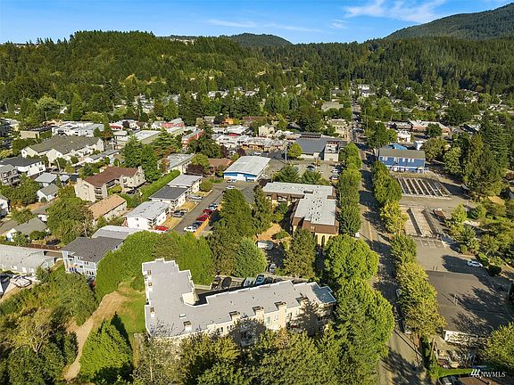 Aerial view showing the 10 unit complex, the mountains, Front St, the Hatchery etc>