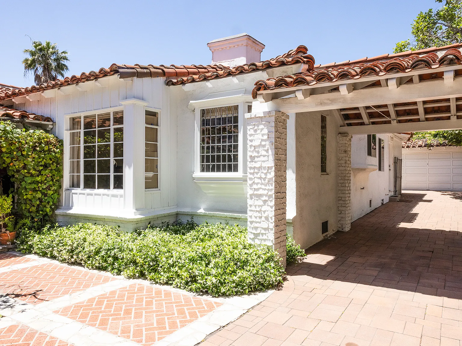 4 bed, 2803 sqft, $12,500 — Photo 3