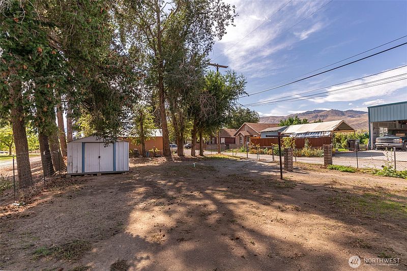 5th image of 327 Easy Street