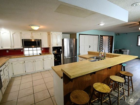 2nd image of 813 SW 19th St