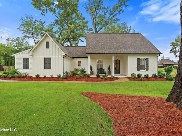 125 Lake Ridge Dr, Madison, MS 39110