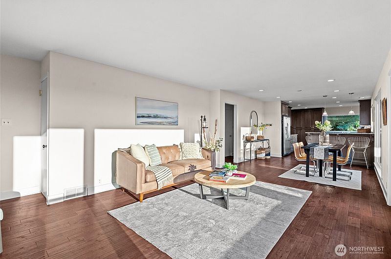 3rd image of 920 S Ventura Drive