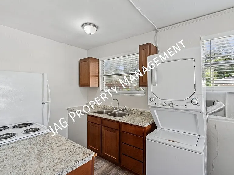 1123 Lasalle St #1 — Photo 2