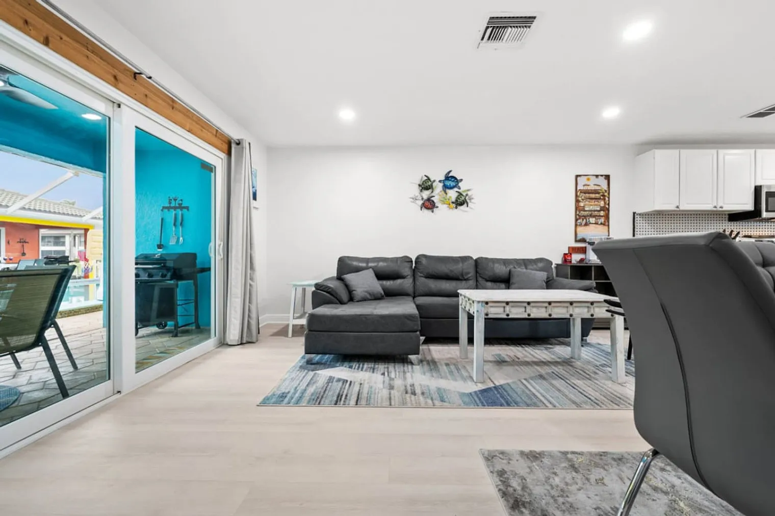 2 bed, 2.0 bath, 1001 sqft, $2,760 — Photo 1