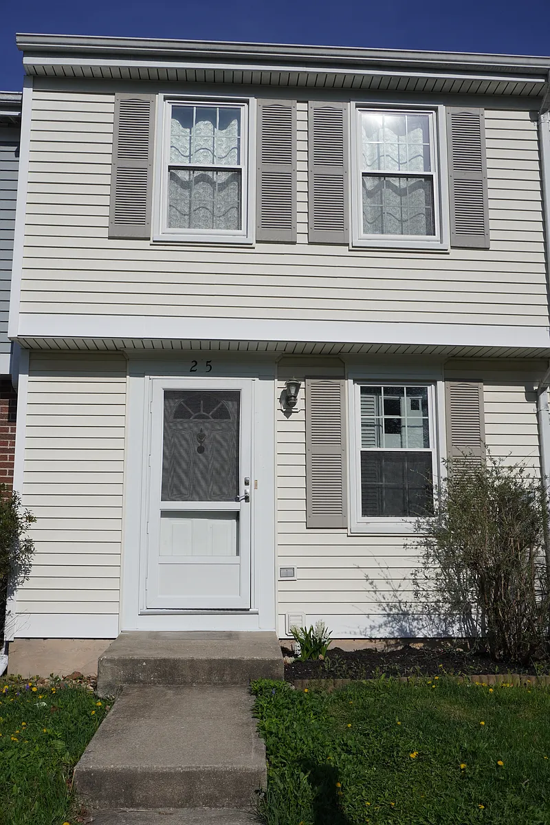 Building Photo - 25 Stillwood Cir #25