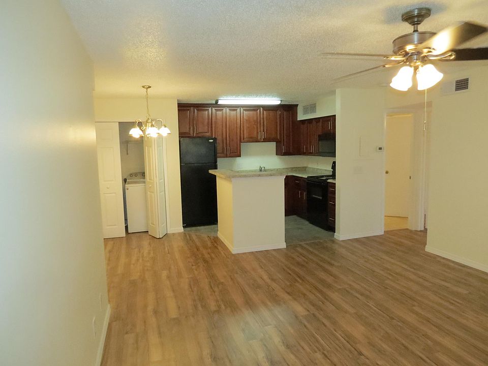 1st image of 320 Black Oak 207 Ct