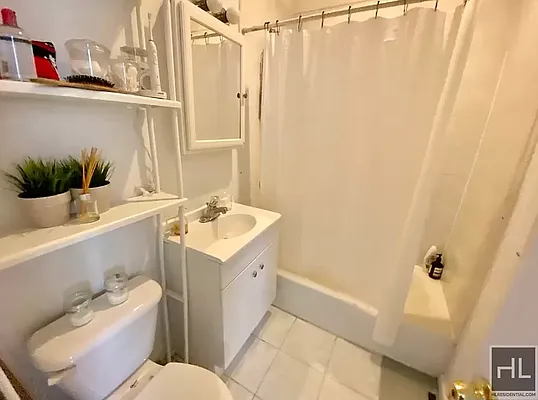 Rented by Highline Residential | media 29