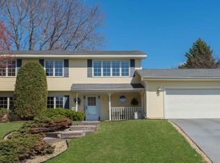 9230 Chesshire Ln N, Maple Grove, MN 55369