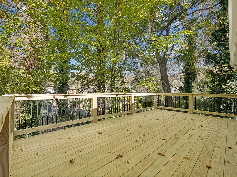 1917 Thompson Ave — Photo 19