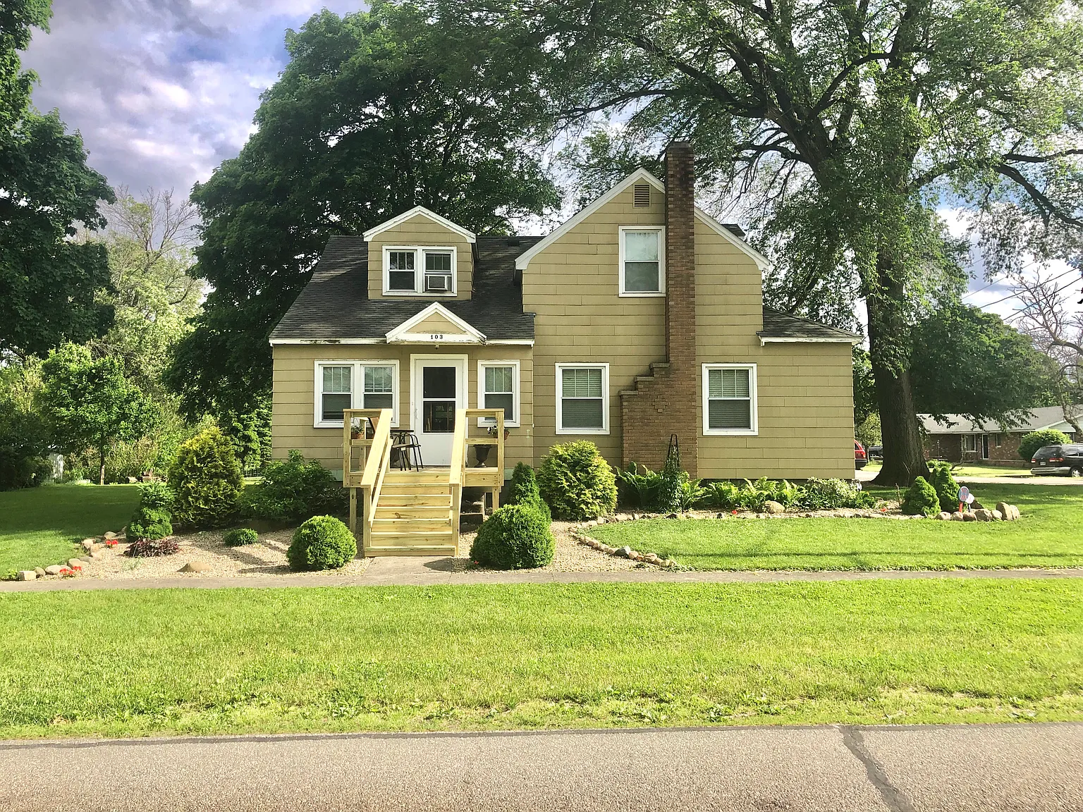 103 E Harrison St photo 1