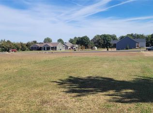 2 Royal Oak Ln, Montgomery City, MO 63361