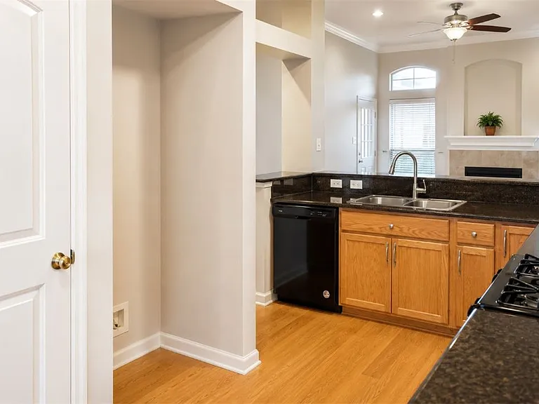 4202 Cedar Creek Ct — Photo 5