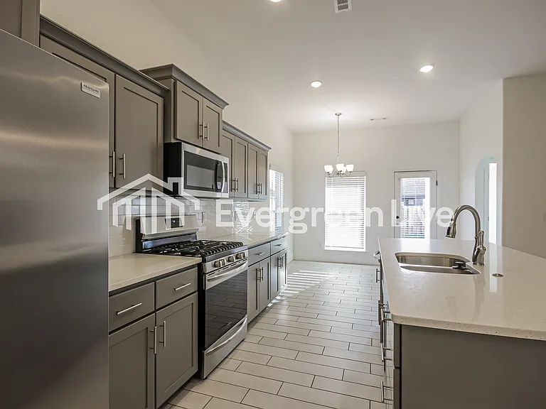 5907 Hoover St — Photo 8