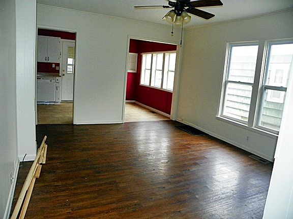 3rd image of 122 W Quincy St