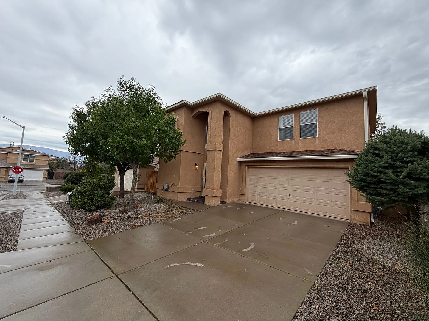 3 Bedroom Home Available Near Golf Course Rd NW & McMahon Blvd NW! — Photo 2