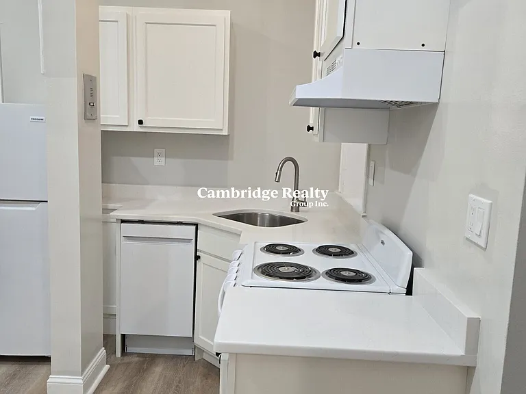 1193 Commonwealth Ave #5T — Photo 1
