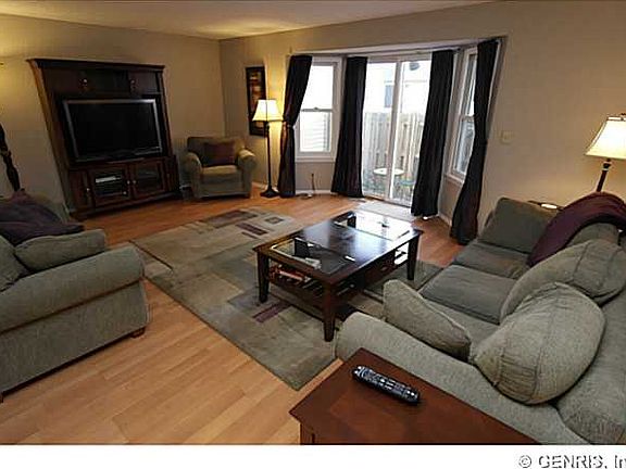 5th image of 466 Nadine Dr