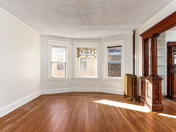 4th image of 396 Sigourney St #2