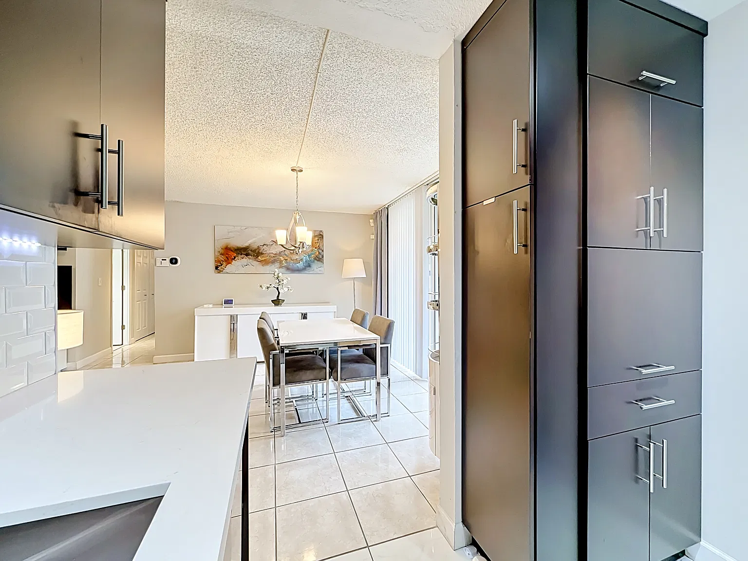 2 bed, 870 sqft, $2,600 — Photo 3