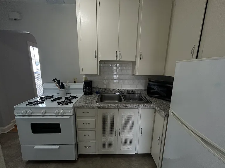 1746 B Ave NE — Photo 7