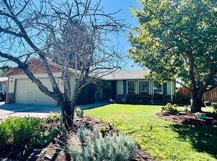 1116 SW Spruce St, Grants Pass, OR 97526
