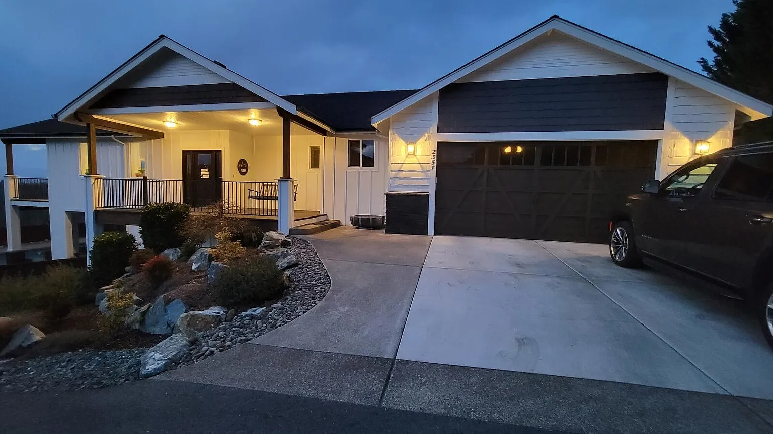 2357 Robertson Crst photo 1