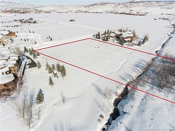 The red lines show the approximate lot lines