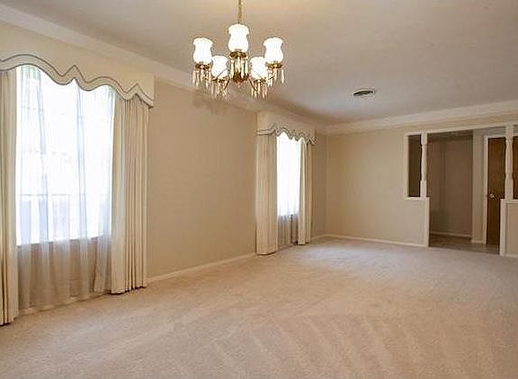 4th image of 4912 Fall River Dr