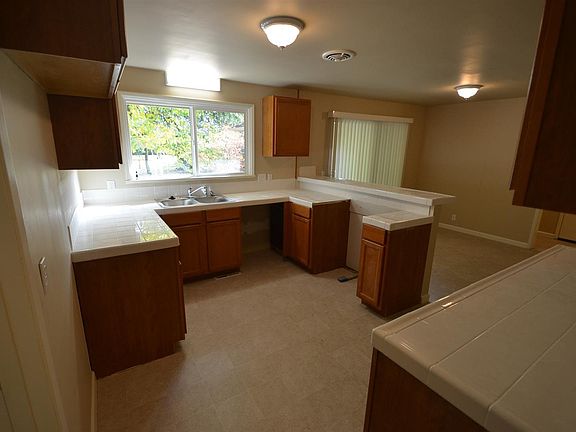 4th image of 7711 57th Dr NE