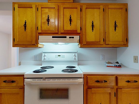 4th image of 38 Veronica Dr #402