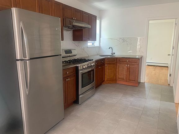 3rd image of 846 Wilcox Ave