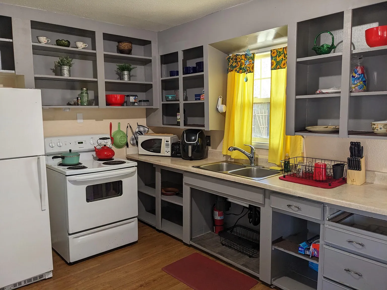 2 bed, 850 sqft, $1,600 — Photo 2