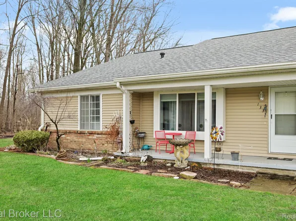 1334 Leisure Dr, Flint, MI 48507