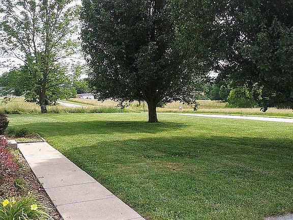 5th image of 74 Den Dr