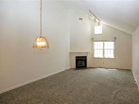 4th image of 9 Chilmark Drive #9