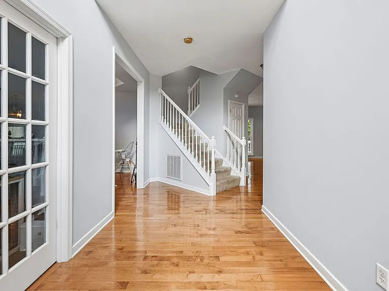 9388 Ottoway Ct — Photo 3