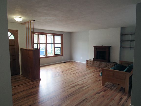 Living room/foyer (May 2019)