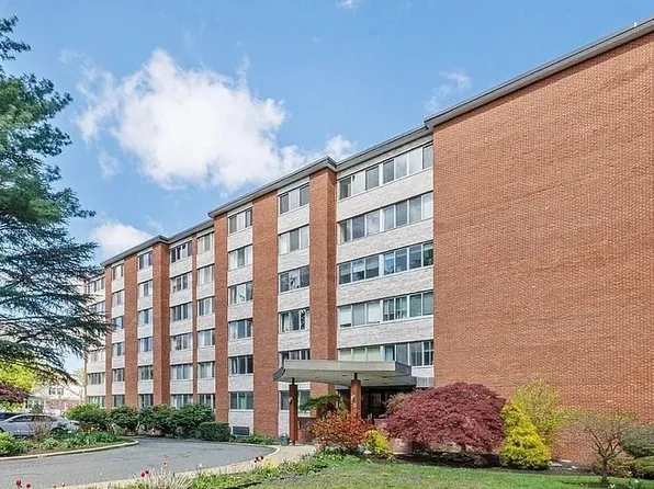22 Chestnut Pl APT 306, Brookline, MA 02445