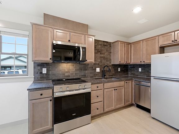 4th image of 4194 SE View Acres Rd #1