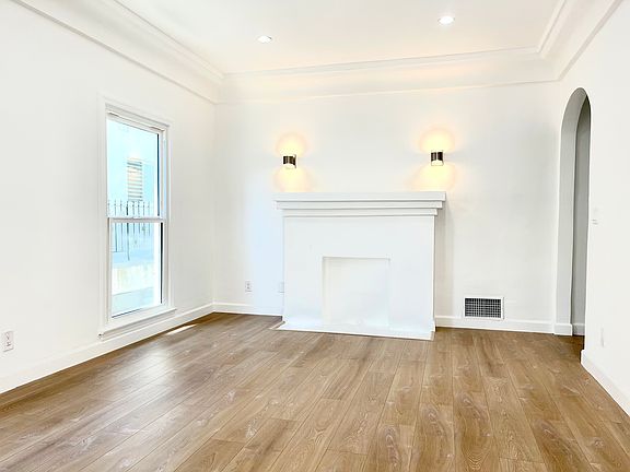 5th image of 927 N Gardner St