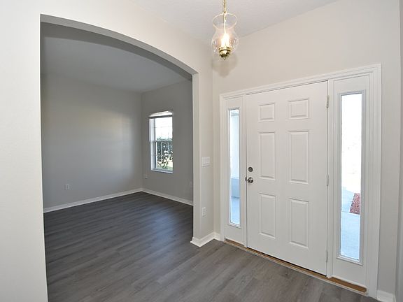 5th image of 4 Lynn Pl