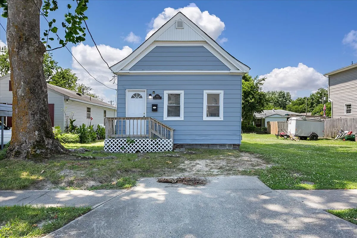 Building Photo - 1011 Quash St