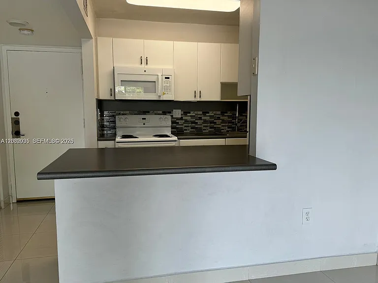 5731 NW 37th St #310 — Photo 3