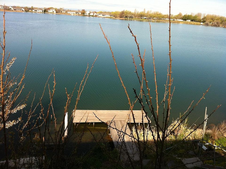 1st image of 3212 W Lakeshore Ct