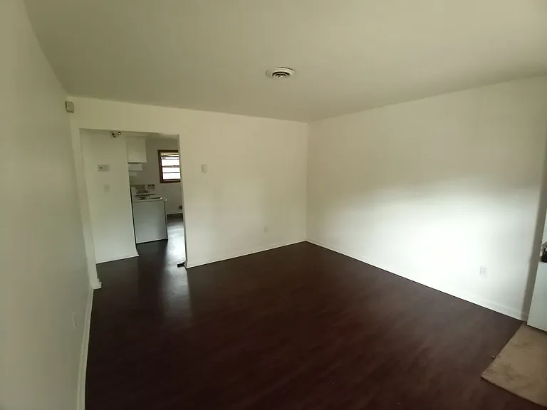 1346 Strand St — Photo 14