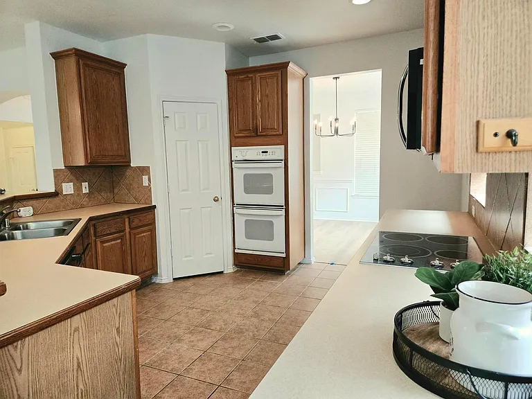 2040 Londonderry Dr — Photo 12
